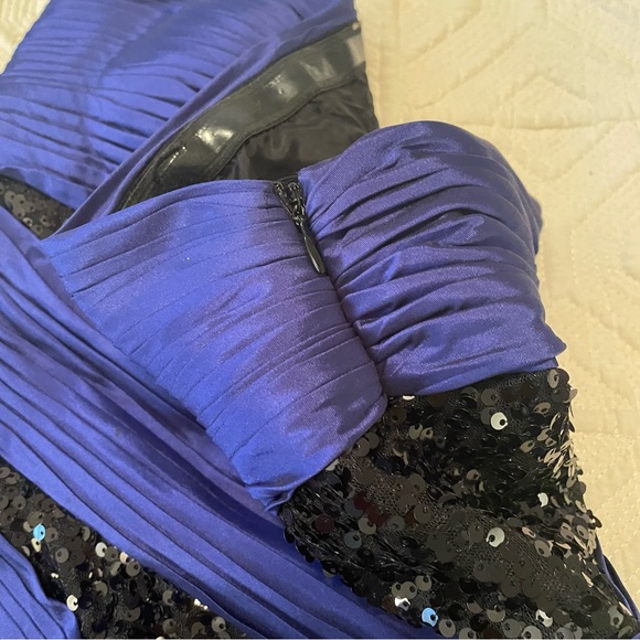 Strapless cocktail  - royal blue with black sequin inserts.  25 waist. 33 hip - Picture 6 of 7